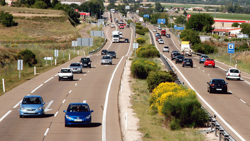 El tráfico en las carreteras leonesas se incrementará durante el puente. | LNC