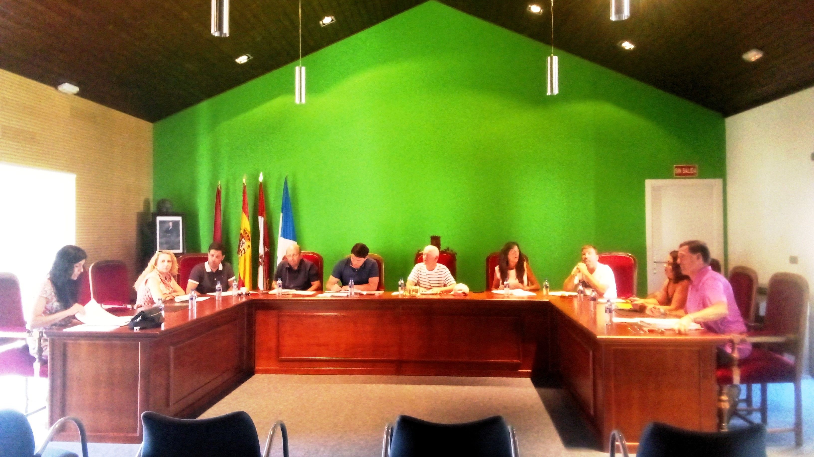 Un momento del pleno extraordinario celebrado este martes en el Ayuntamiento de La Pola de Gordón. L. N. C.