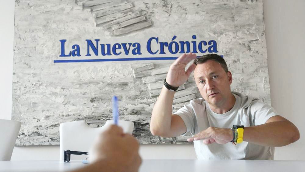Raúl Llona, durante la entrevista en la sede de La Nueva Crónica. | MAURICIO PEÑA