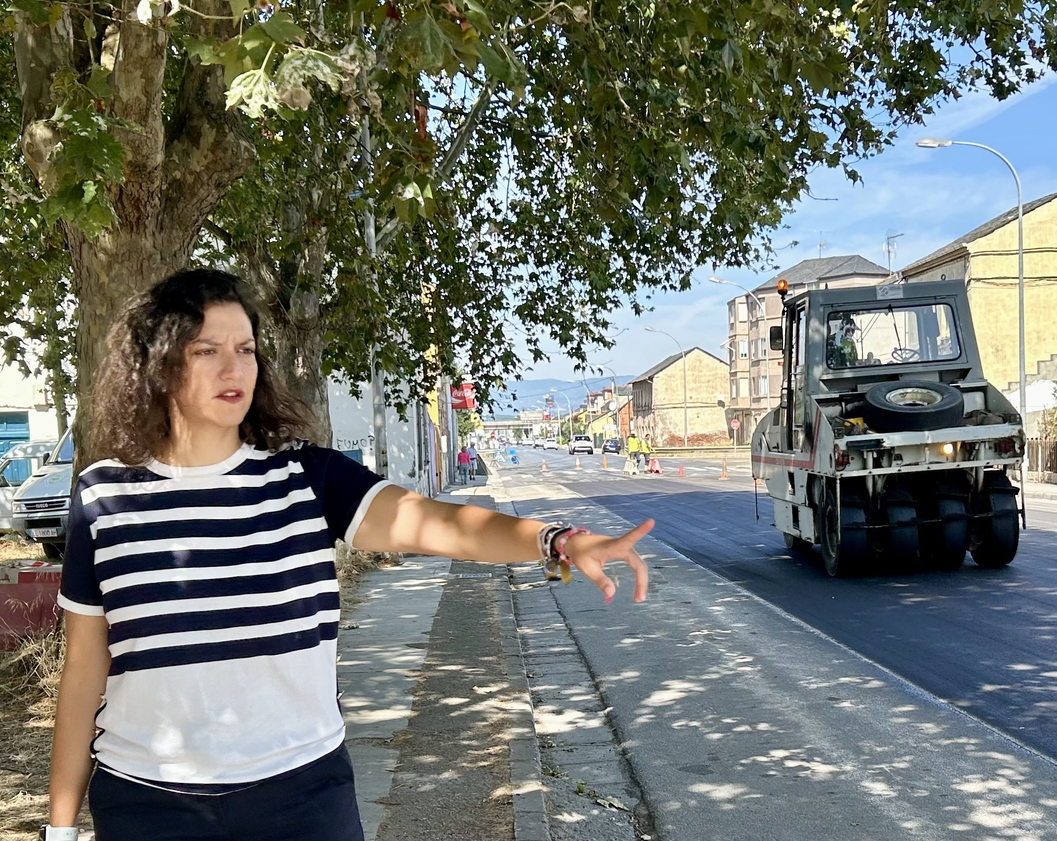 La concejala Lidia Coca visitó las obras en la avenida de Galicia.