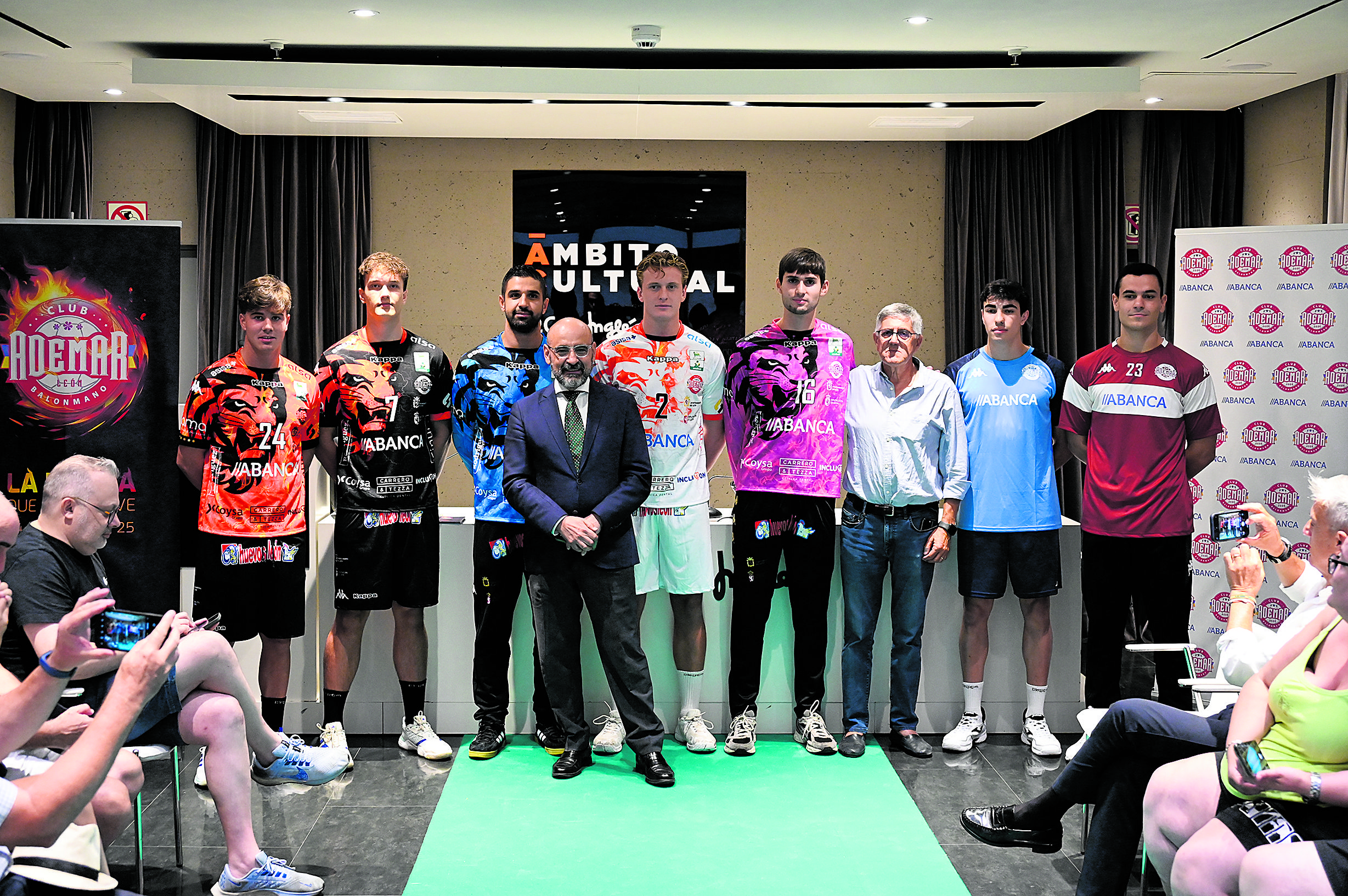Presentación de las equipaciones del Ademar de la última temporada. | SAÚL ARÉN