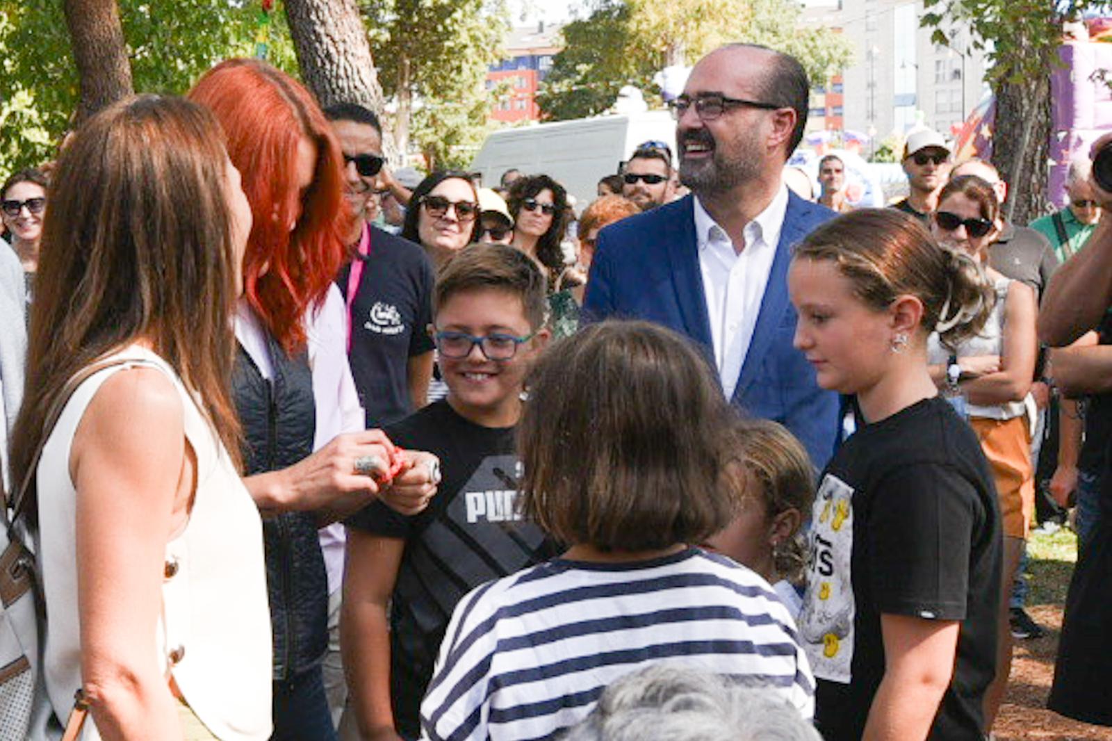También hubo tiempo de charlar con los niños. | L.N.C. También hubo tiempo de charlar con los niños. | L.N.C.