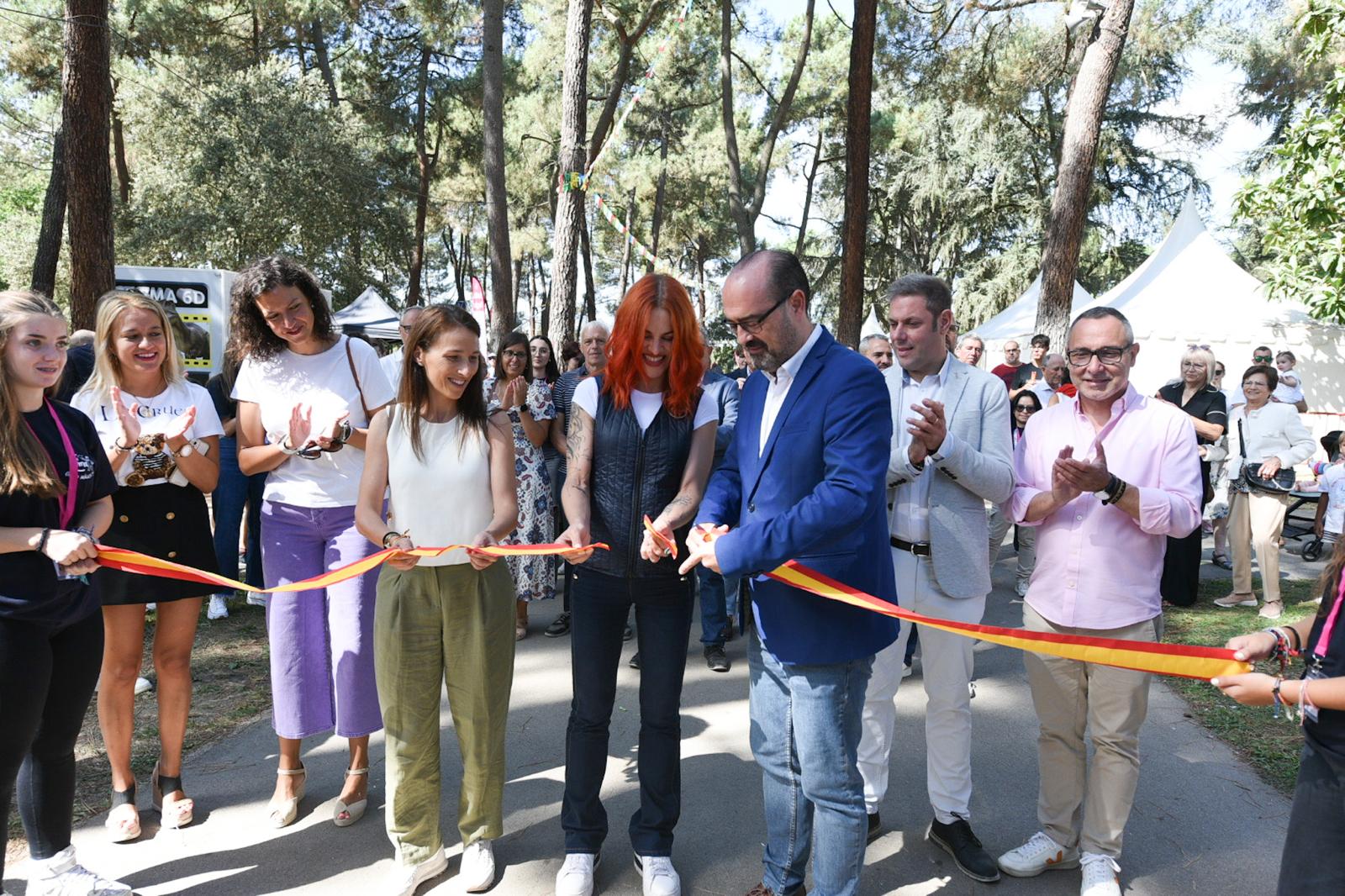Corte de la cinta de inauguración. | L.N.C. Corte de la cinta de inauguración. | L.N.C.