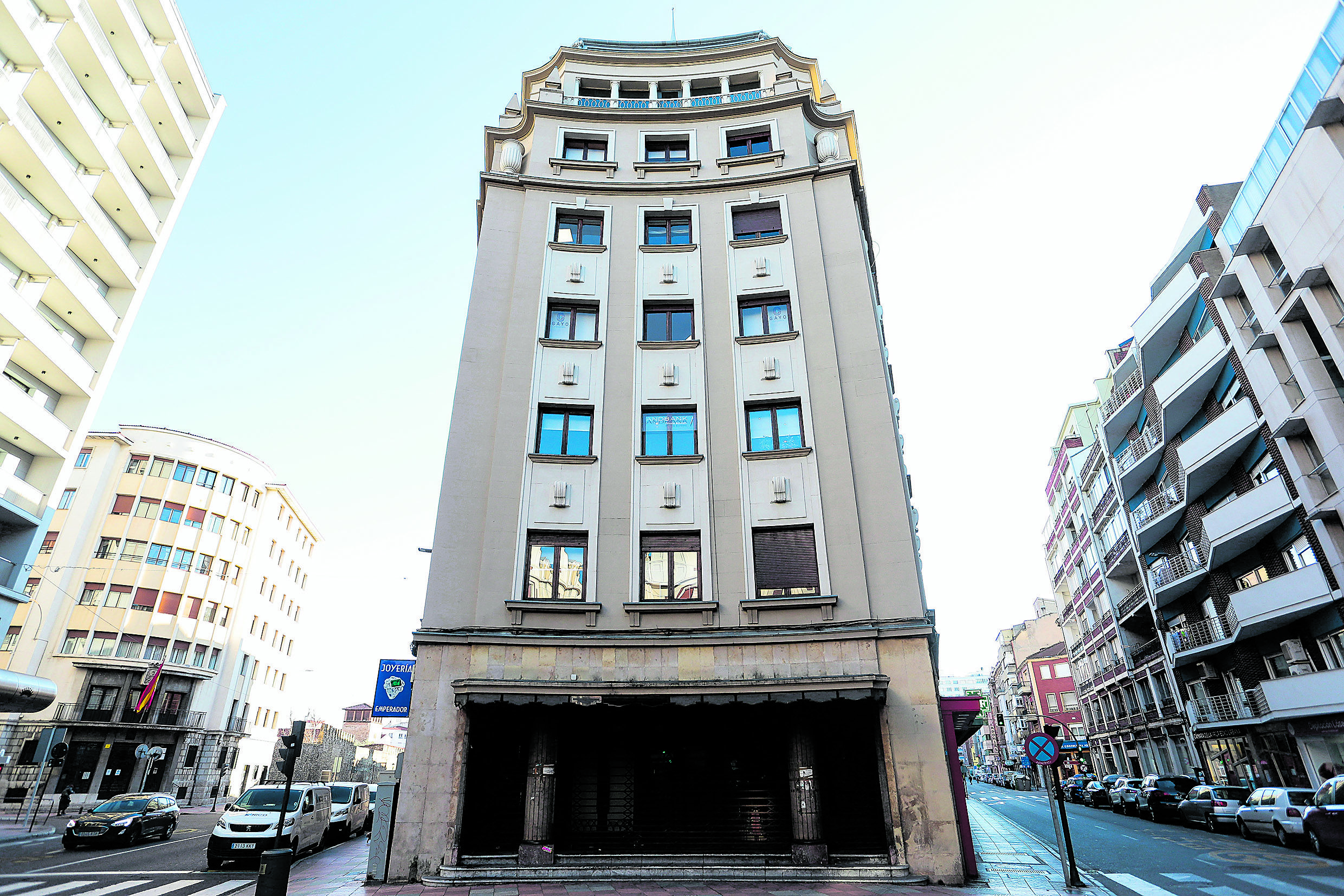 Imagen exterior del edificio en el que se encuentra el Teatro Emperador. CAMPILLO (ICAL)