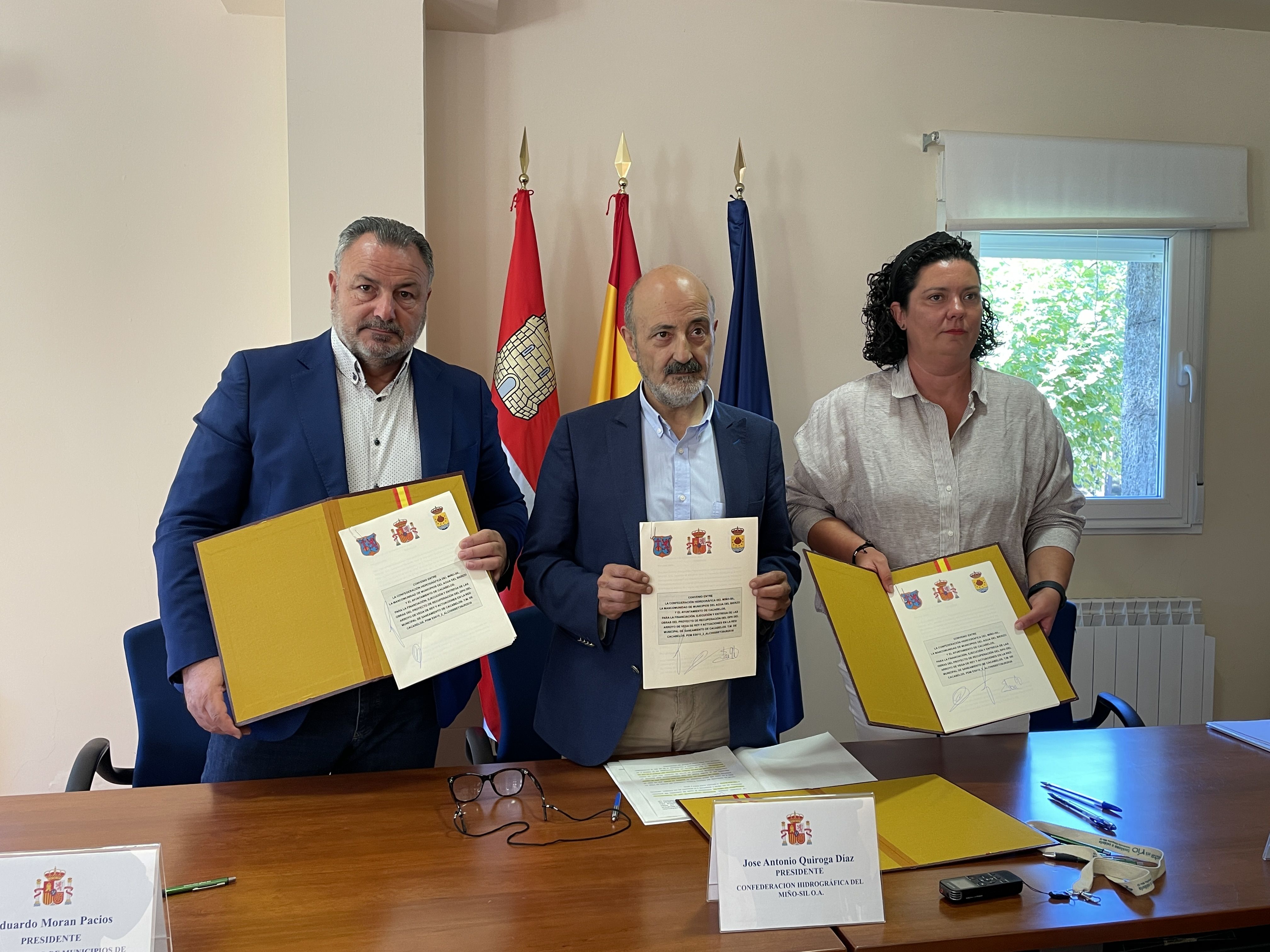 Eduardo Morán (i), José Antonio Quiroga (centro) e Irene González (d). | JAVIER FERNÁNDEZ