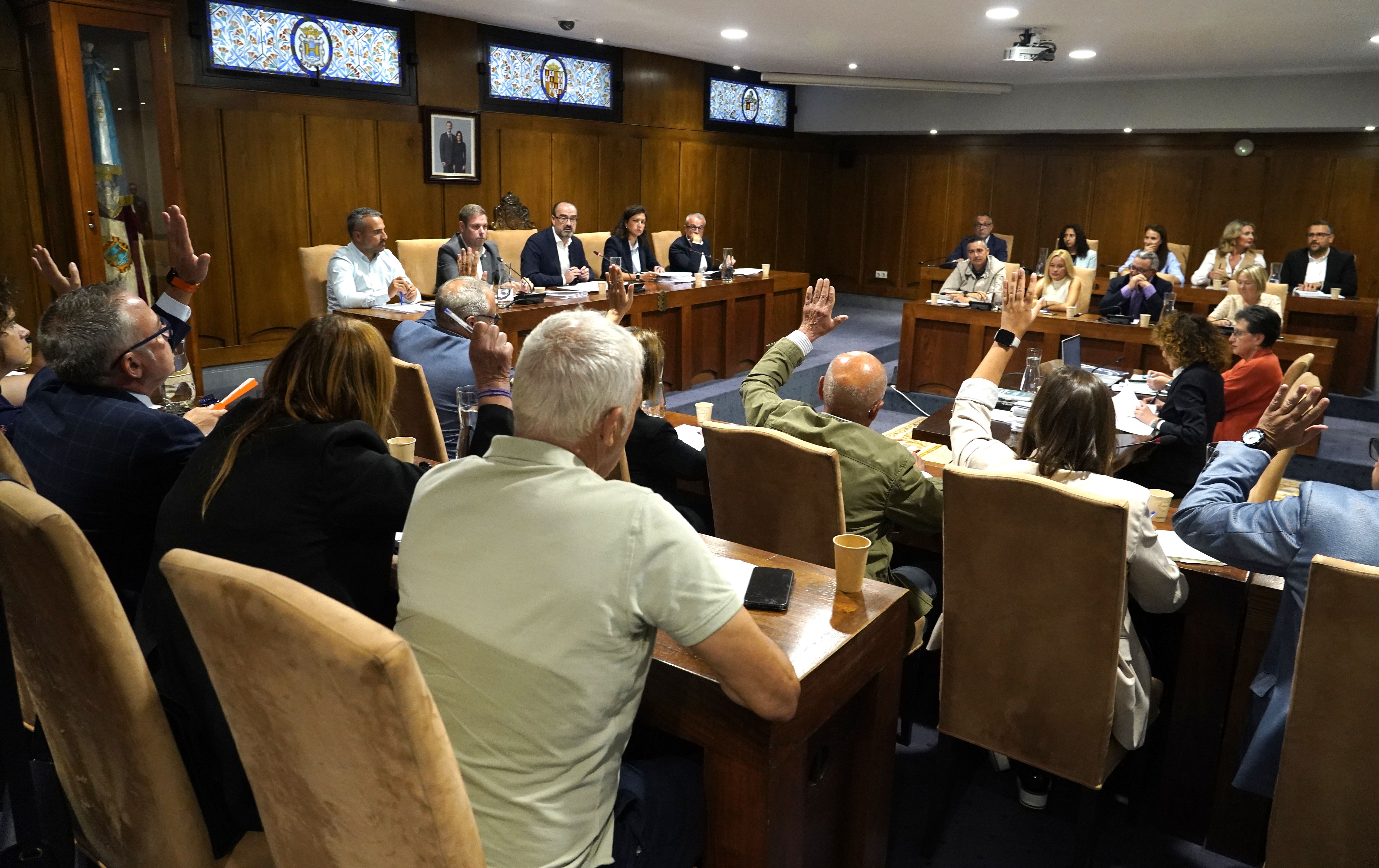 Momentos de uno de los últimos plenos en Ponferrada. | ICAL