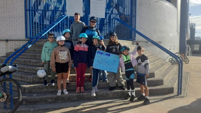 Los niños se quisieron sumar a la iniciativa, que salió del Toralín. | MAR IGLESIAS Los niños se quisieron sumar a la iniciativa, que salió del Toralín. | MAR IGLESIAS
