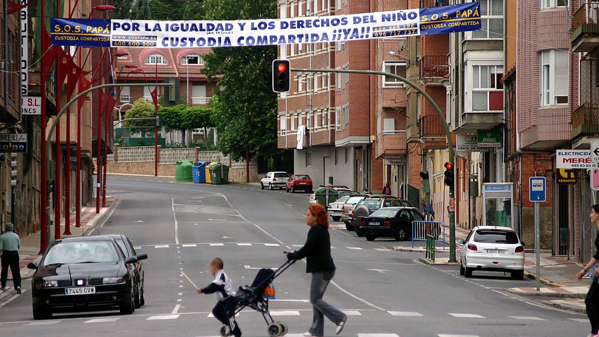 Pancarta de la Asociación SOS Papá en el año 2004 en León. | ICAL