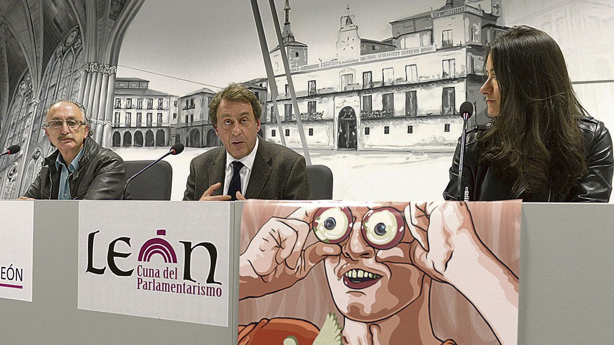 Tomás Martínez Antolín, Javier García Prieto, y María Oliden durante la presentación del festival. | MAURICIO PEÑA