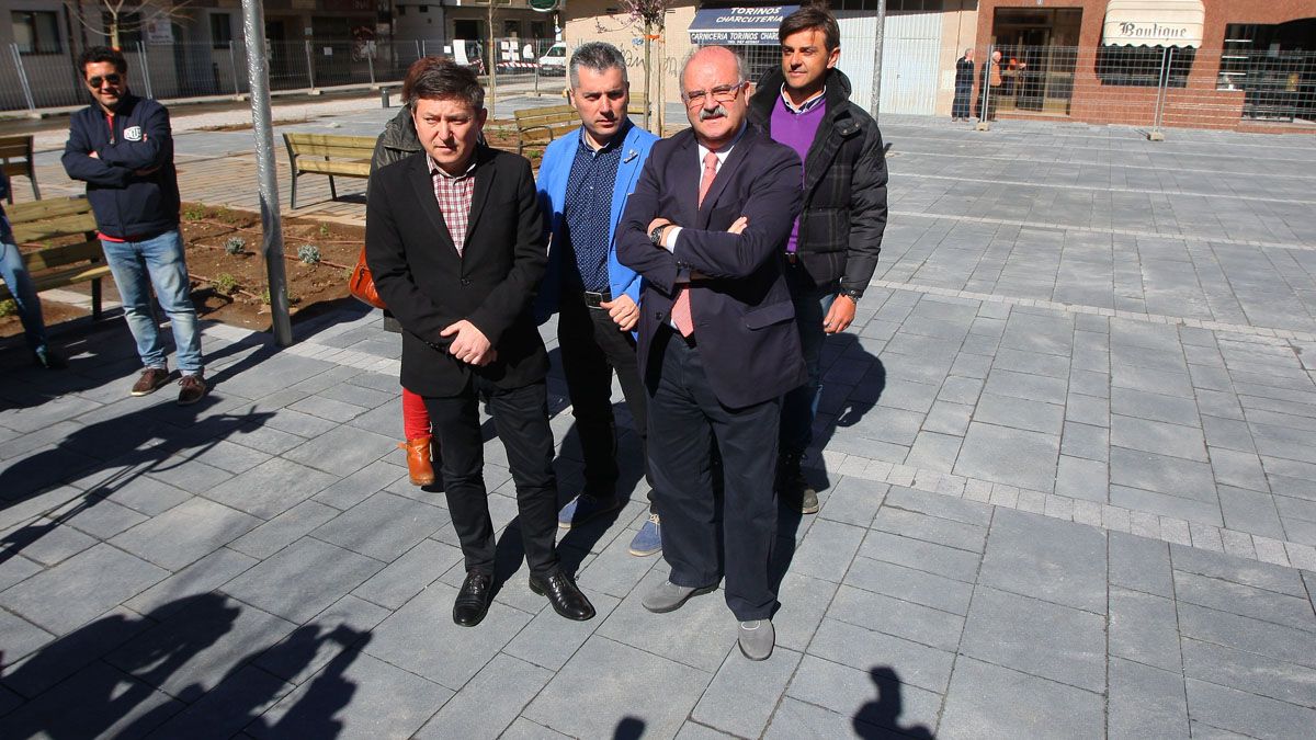 La formación actual del grupo de música tradicional que acaba de celebrar el 25 aniversario de su constitución con la publicación de un nuevo disco.