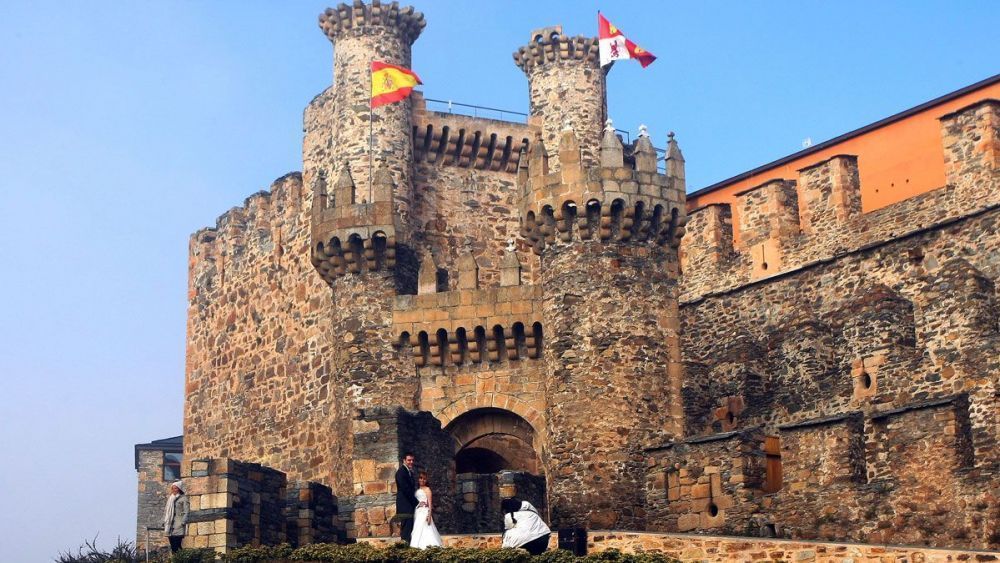 la cita será en la bodega del Castillo de los Templarios de Ponferrada.