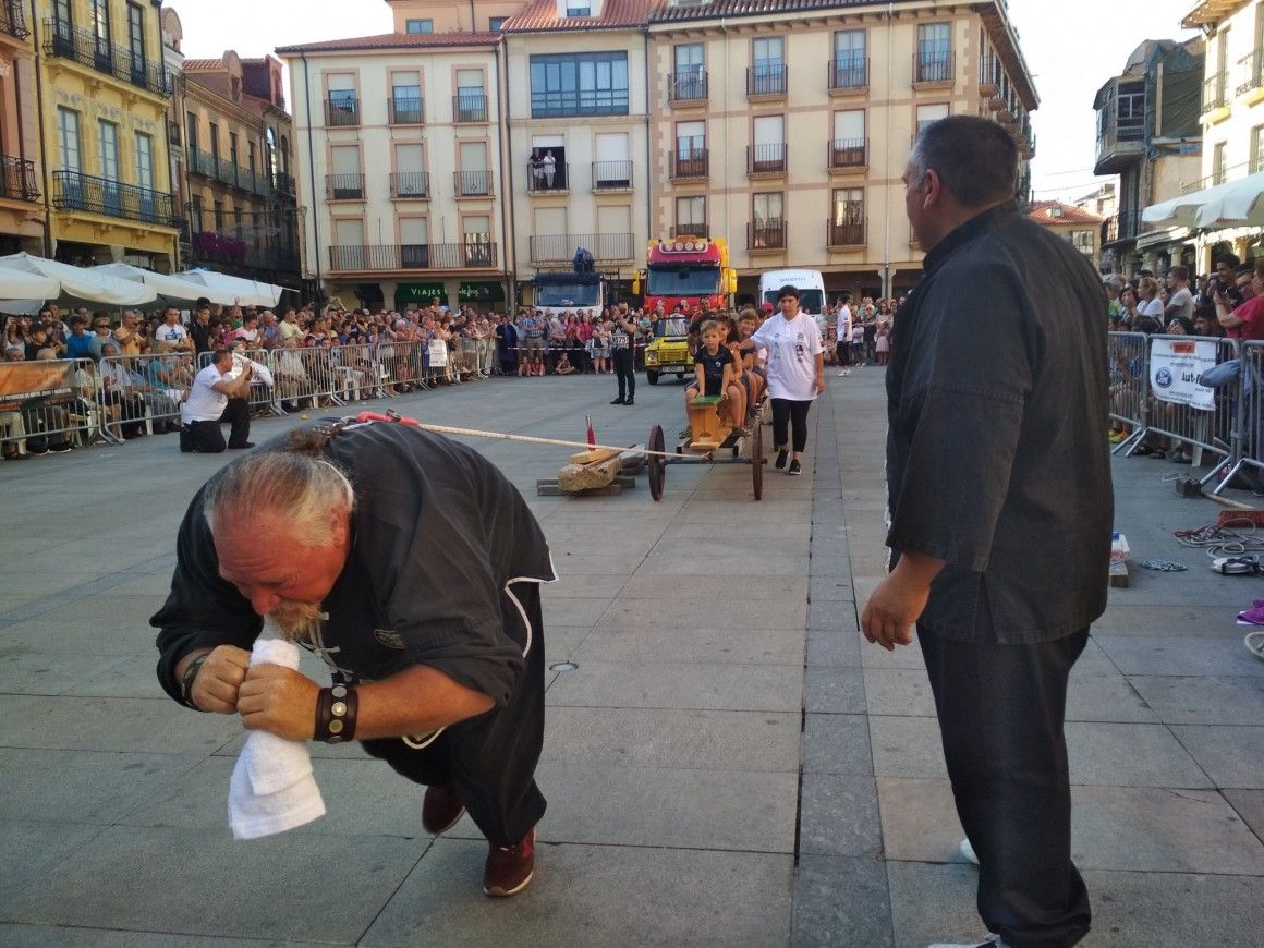 Los Forzudos de Astorga en acción.