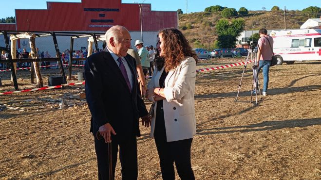 Lamelas y la alcaldesa en el homenaje al empresario. Lamelas y la alcaldesa en el homenaje al empresario.