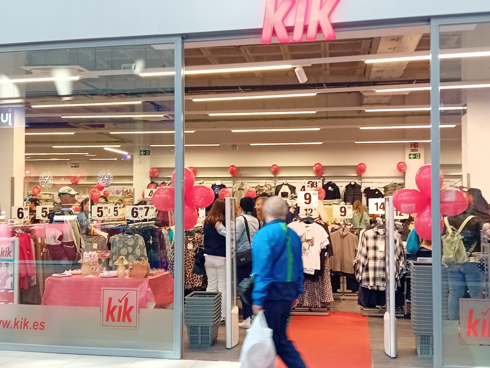 KIK ha abierto en el centro comercial León Plaza. | L.N.C.
