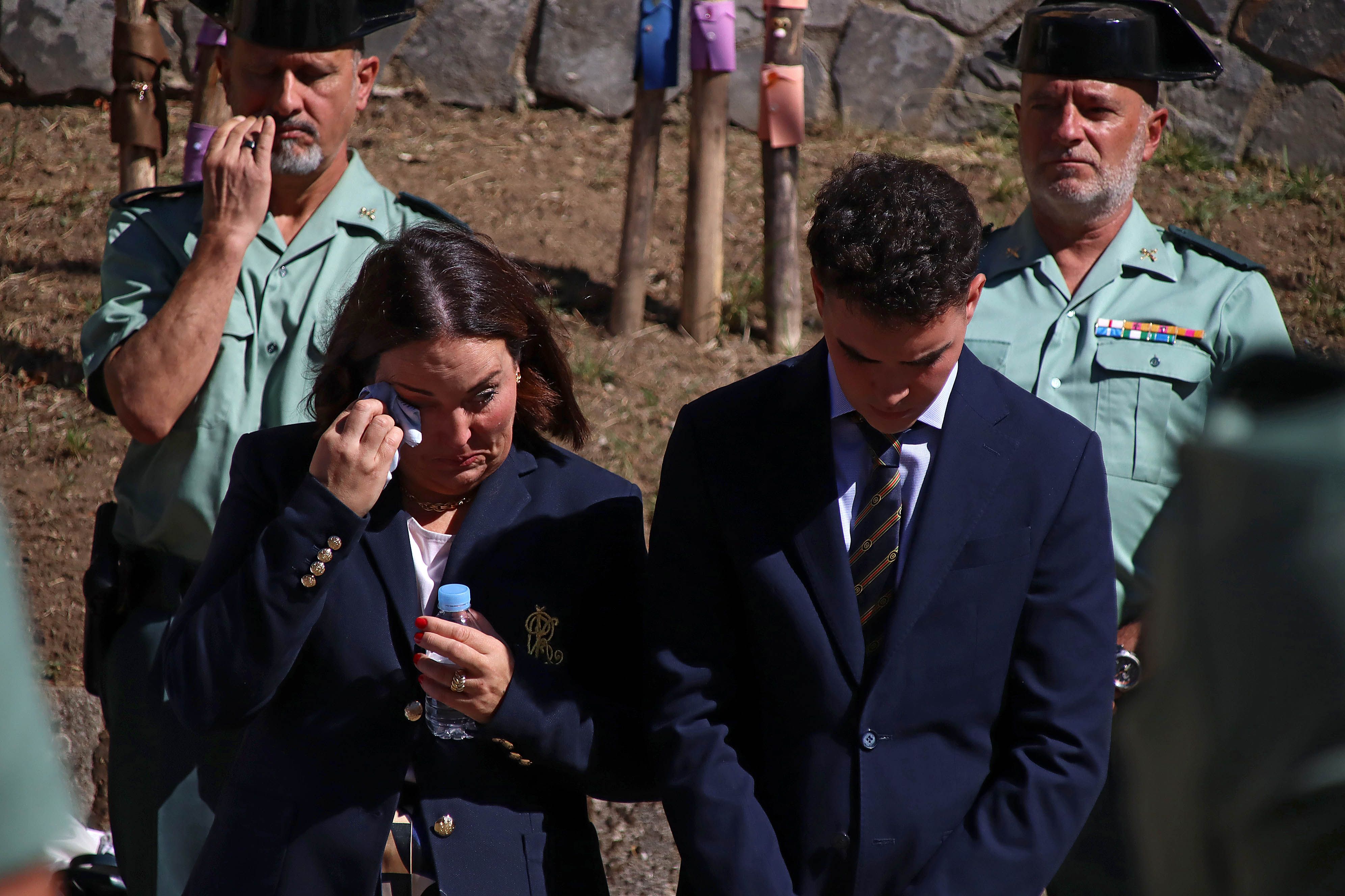 Homenaje por el X aniversario del accidente helicóptero de la Guardia Civil en La Polinosa. | PEIO GARCÍA (ICAL)