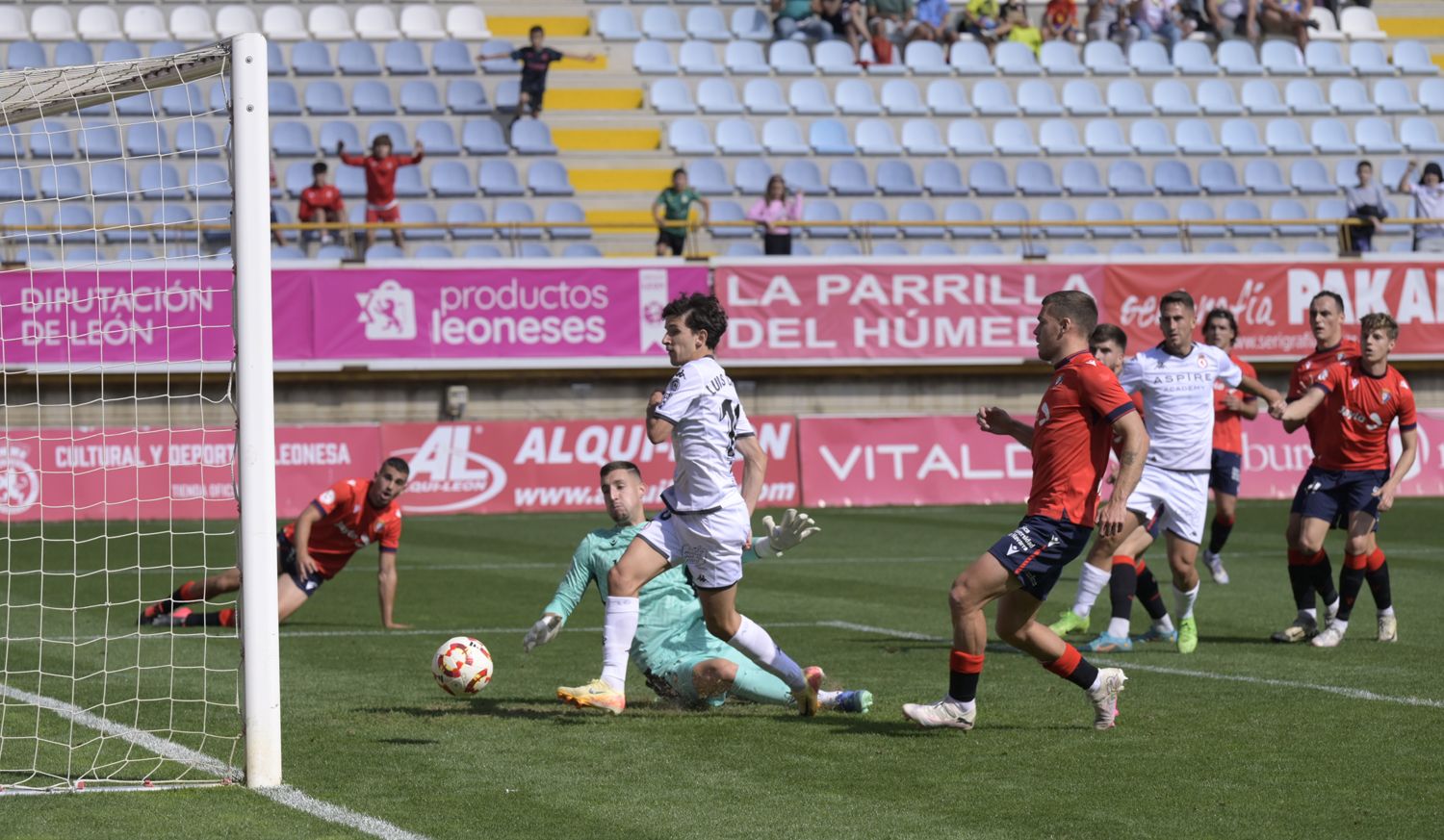 Chacón marca el gol que dio el triunfo a la Cultural. | MAURICIO PEÑA