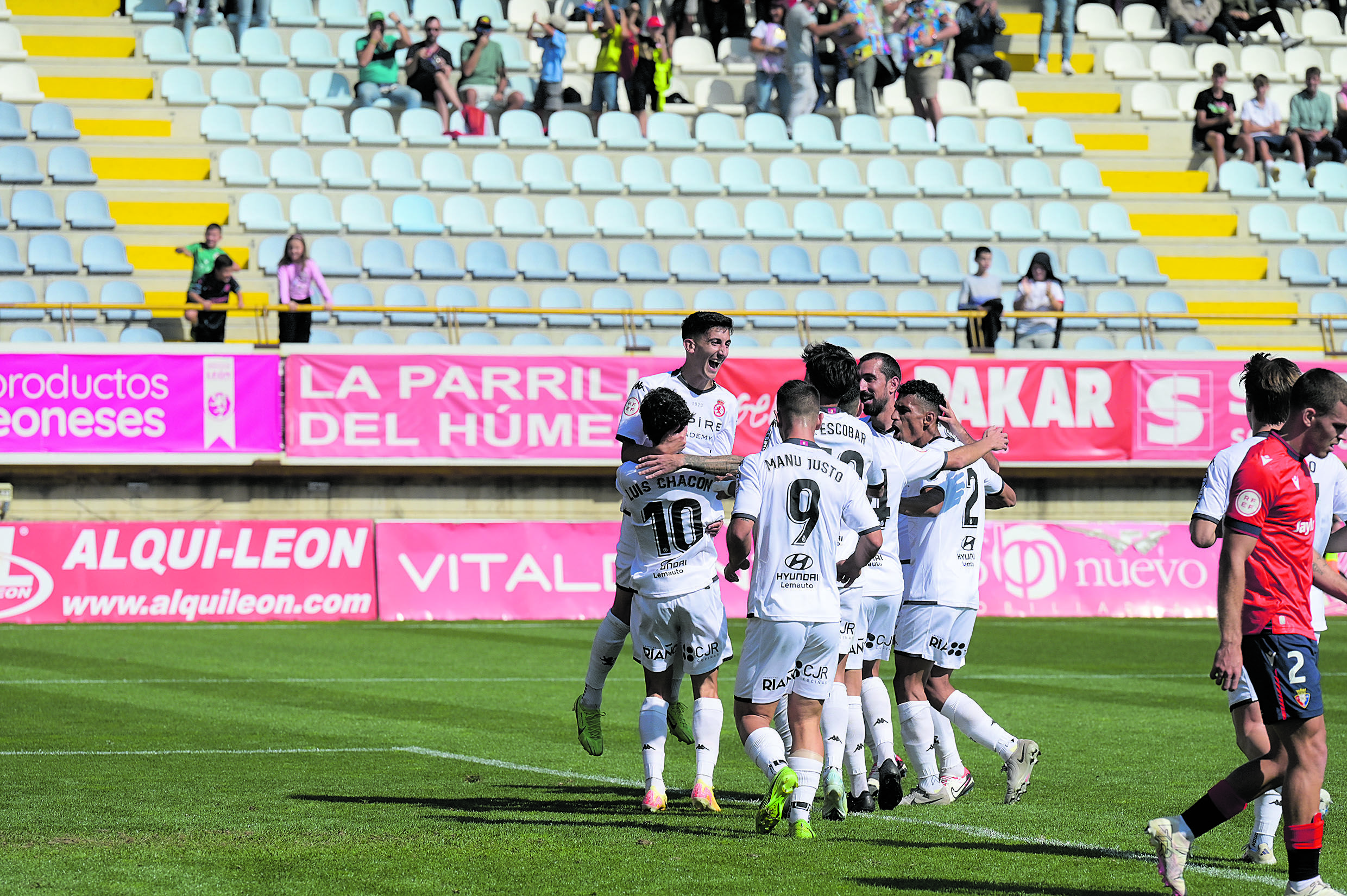La Cultural celebra un gol en el Reino. | MAURICIO PEÑA