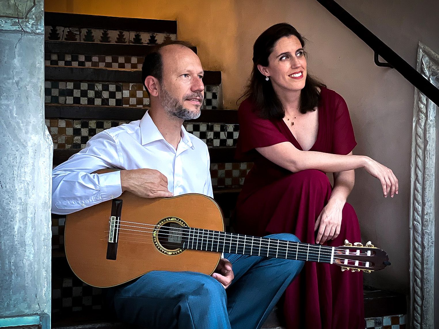 El guitarrista Pablo Rioja y la soprano Paloma Friedhoff actúan este viernes en el Auditorio Ángel Barja.