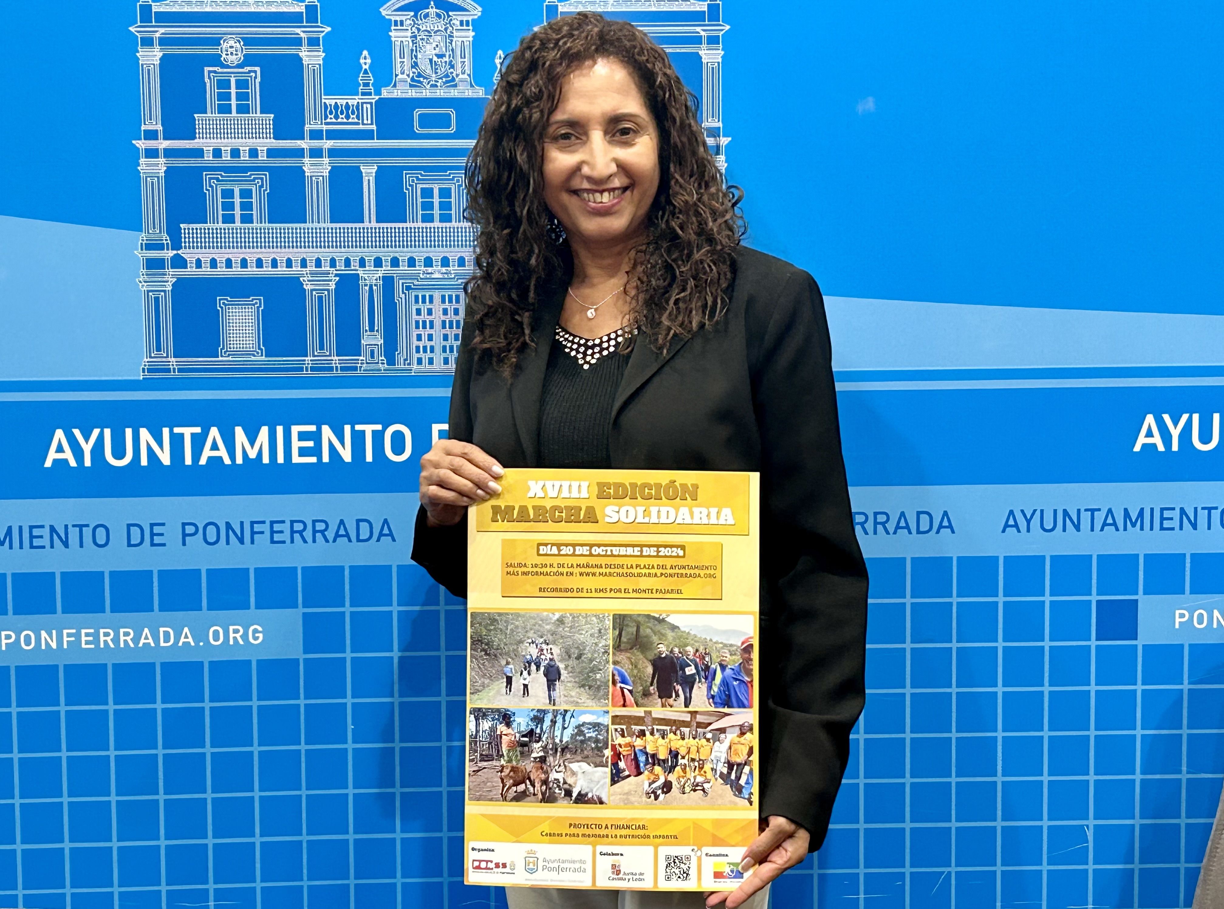 La concejala Ivelisse Martínez presentando la XVIII Marcha Solidaria.