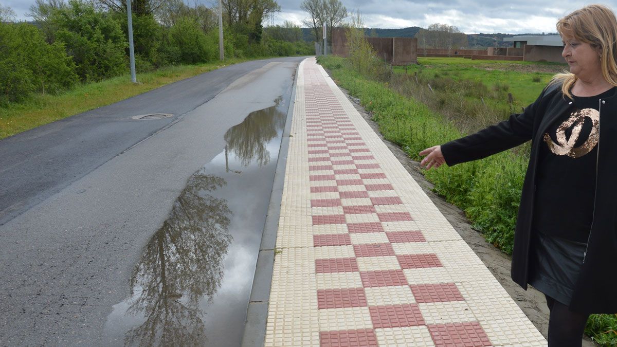 El agua se acumula y cubre parte de los caminos, como en la imagen. | L.N.C.