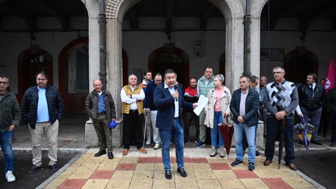 Lectura del manifiesto en Cistierna. | SAÚL ARÉN Lectura del manifiesto en Cistierna. | SAÚL ARÉN