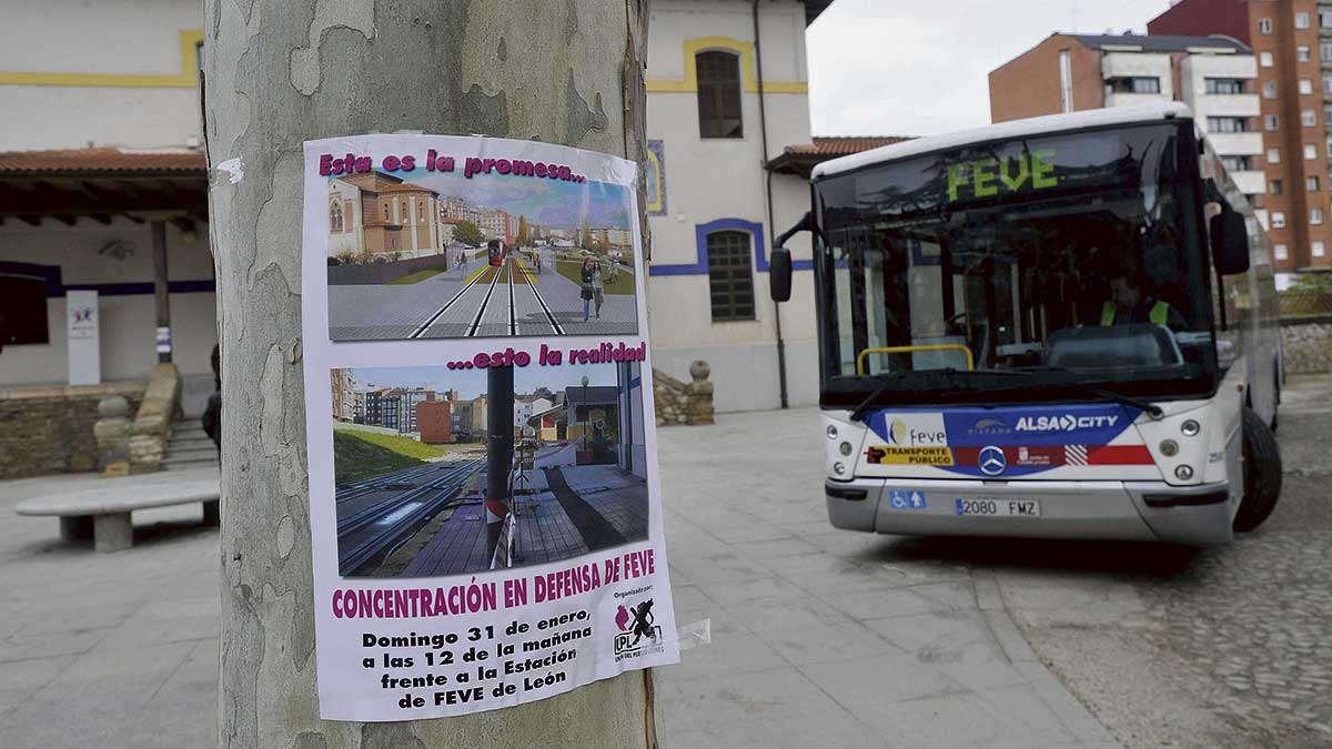 Un cartel de protesta ante la estación de Matallana. | DANIEL MARTÍN Un cartel de protesta ante la estación de Matallana. | DANIEL MARTÍN