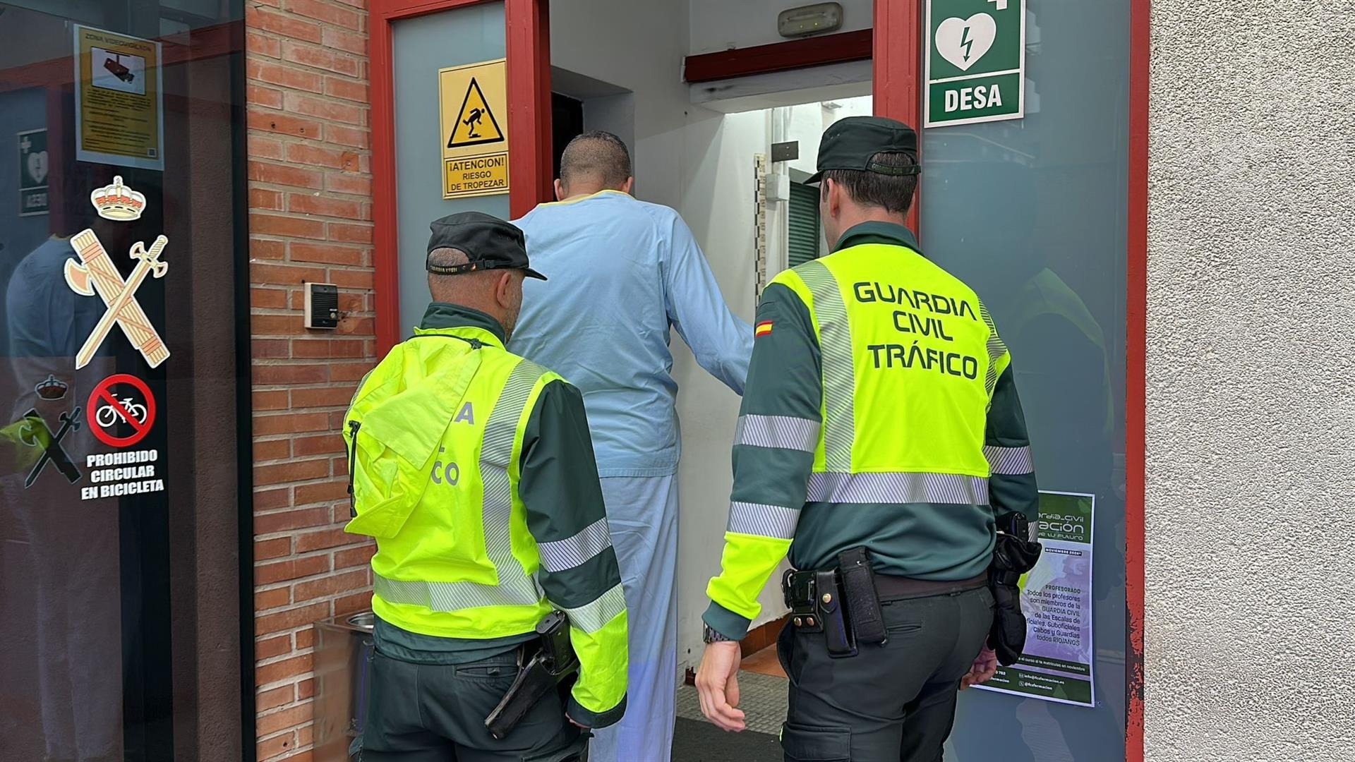 La Guardia Civil detuvo al varón que provocó la colisión. | GUARDIA CIVIL