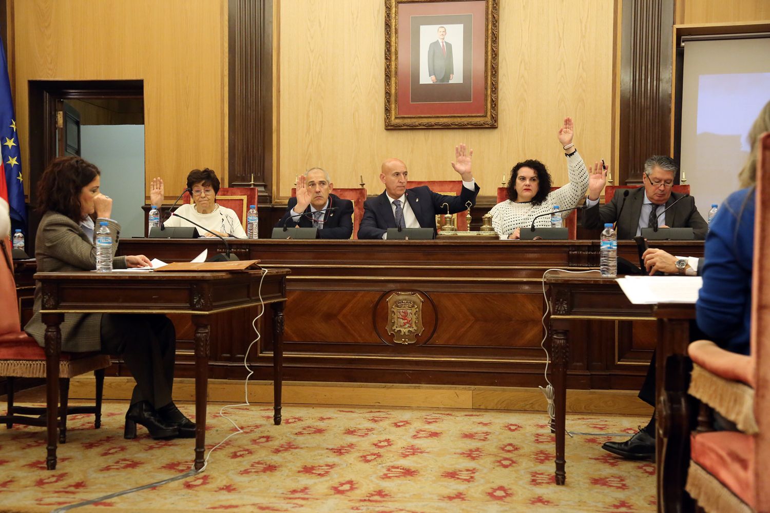 Un instante de la sesión plenaria celebrada este viernes en el Ayuntamiento de León. | LNC
