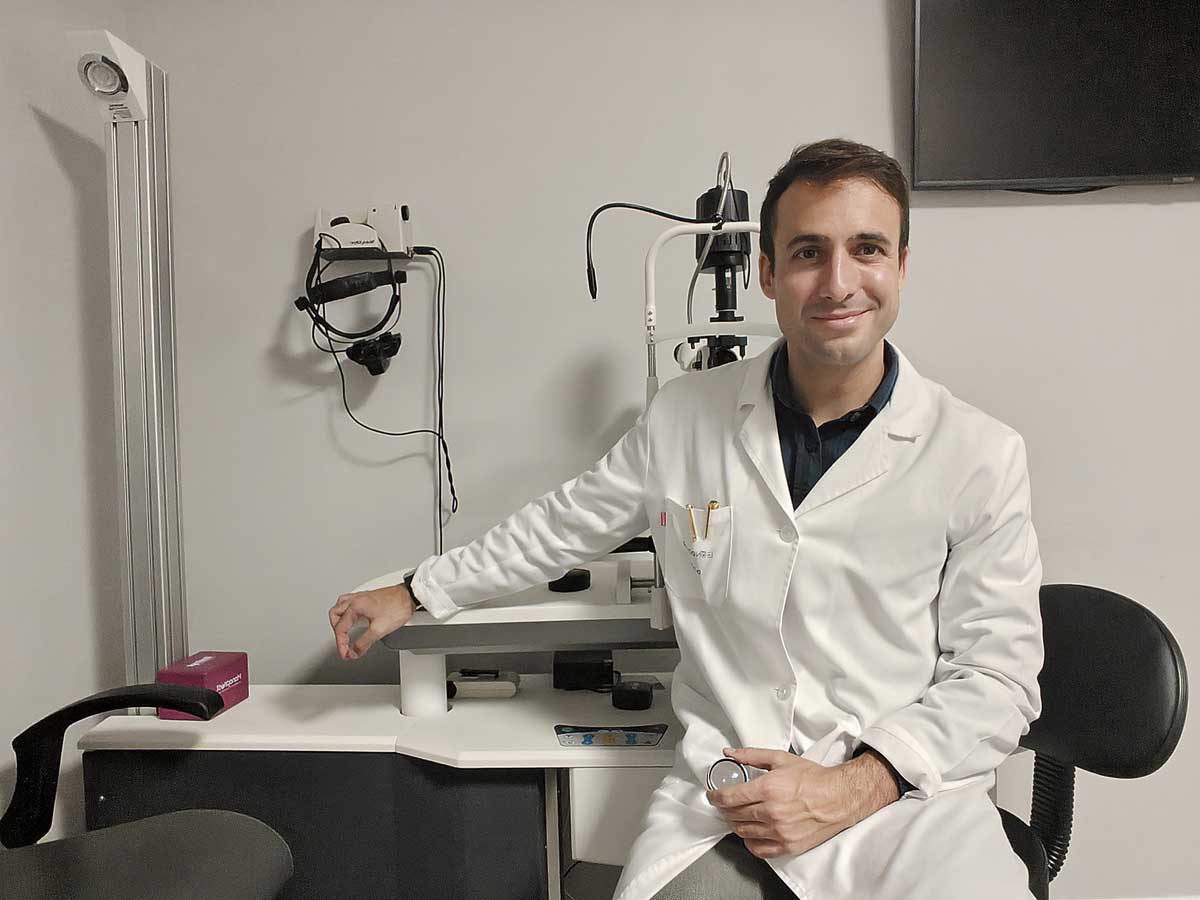 En la imagen, el doctor Carlos Plaza, oftalmólogo. | LNC