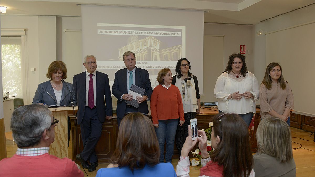 Las jornadas de los mayores fueron inauguradas ayer por el alcalde de León, Antonio Silván. | MAURICIO PEÑA