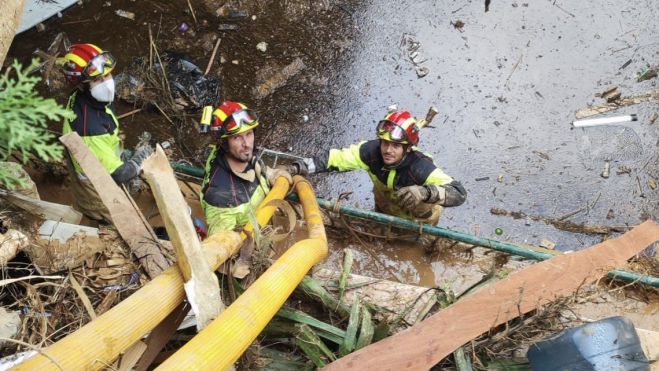 Los bomberos de la Diputación de León en Valencia. | @DIPUTACIONLEON Los bomberos de la Diputación de León en Valencia. | @DIPUTACIONLEON