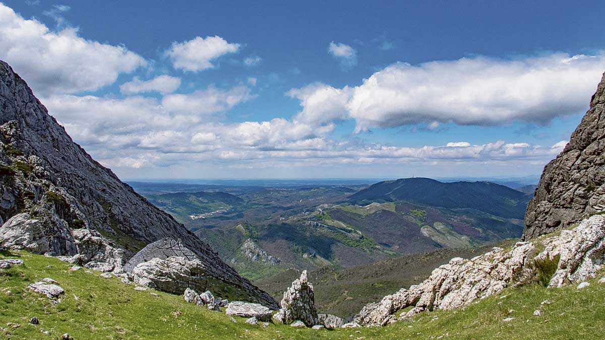 Paso entre Peña Rionda y el Pico Moro. | VICENTE GARCÍA