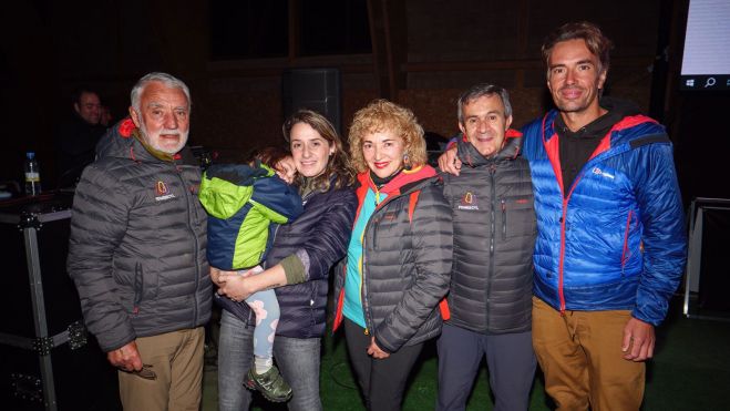 Cristina Montero con presentadores y miembros de la Organización. | VICENTE GARCÍA Cristina Montero con presentadores y miembros de la Organización. | VICENTE GARCÍA