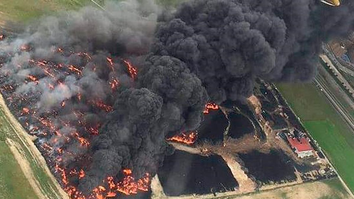 Imagen aérea del incendio en el vertedero ilegal de Seseña.