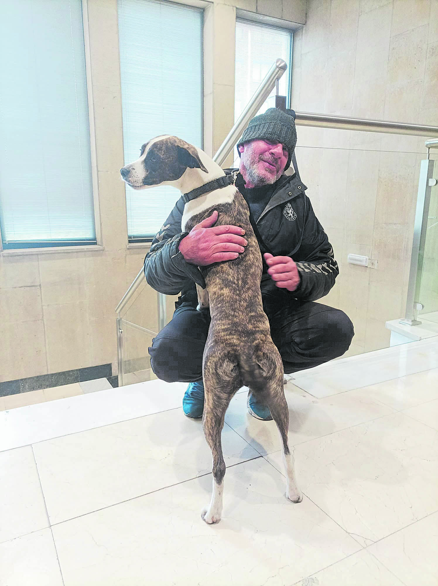 Salva Armesto con su inseparable pera Paca, salvo cuando se ‘la expropiaron’.