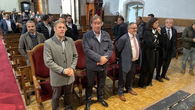 Un instante de la misa durante la festividad de San Martín de Porres. | JAVIER FERNÁNDEZ Un instante de la misa durante la festividad de San Martín de Porres. | JAVIER FERNÁNDEZ
