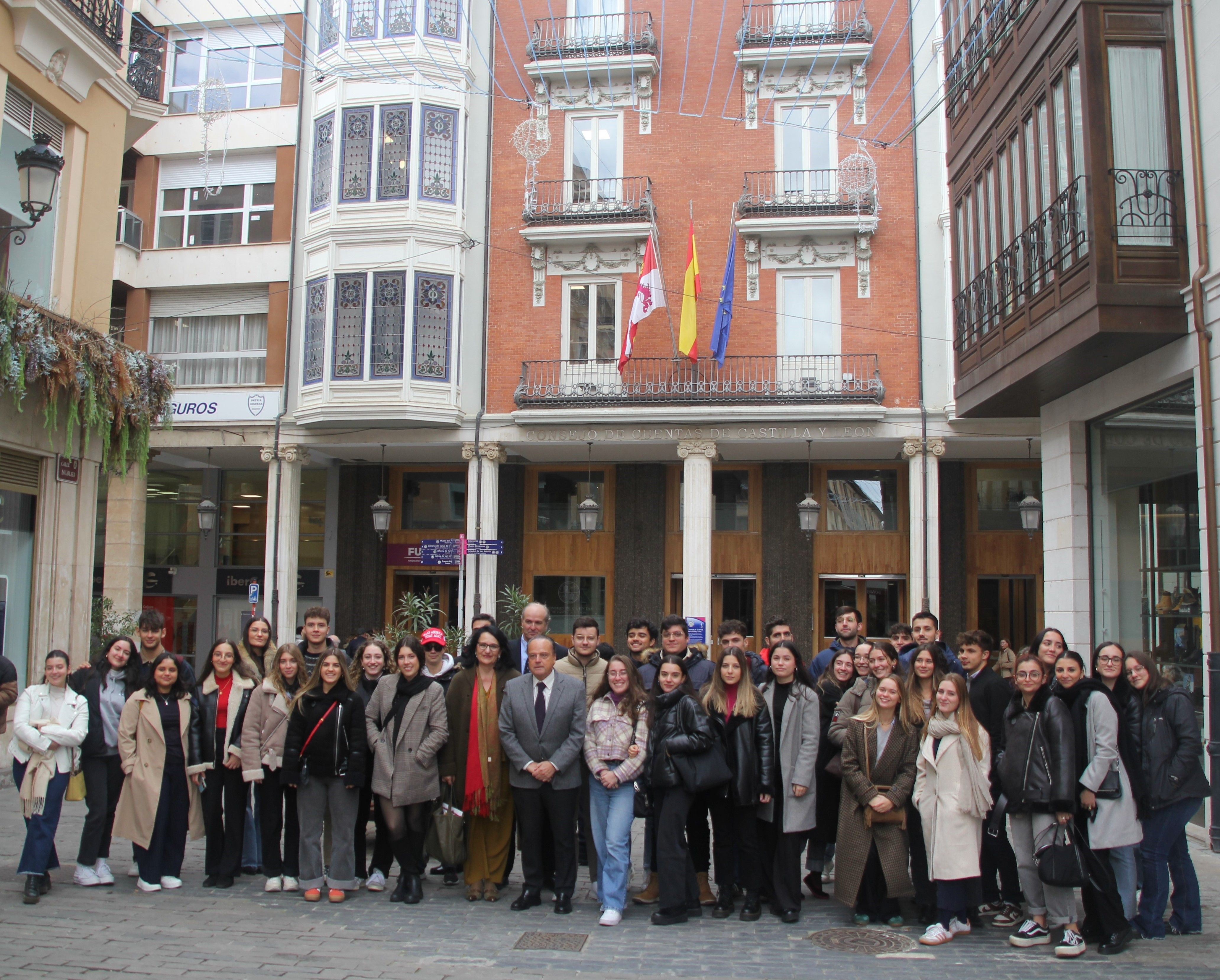 Visita del alumnado de la Facultad de Derecho al Consejo de Cuentas. | L.N.C.