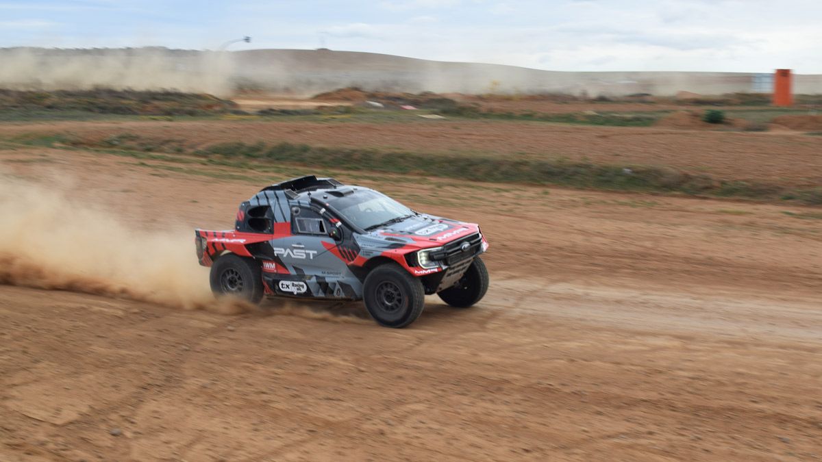 Pau Navarro durante su entrenamiento en el circuito. | ALEJANDRO RODRÍGUEZ Pau Navarro durante su entrenamiento en el circuito. | ALEJANDRO RODRÍGUEZ