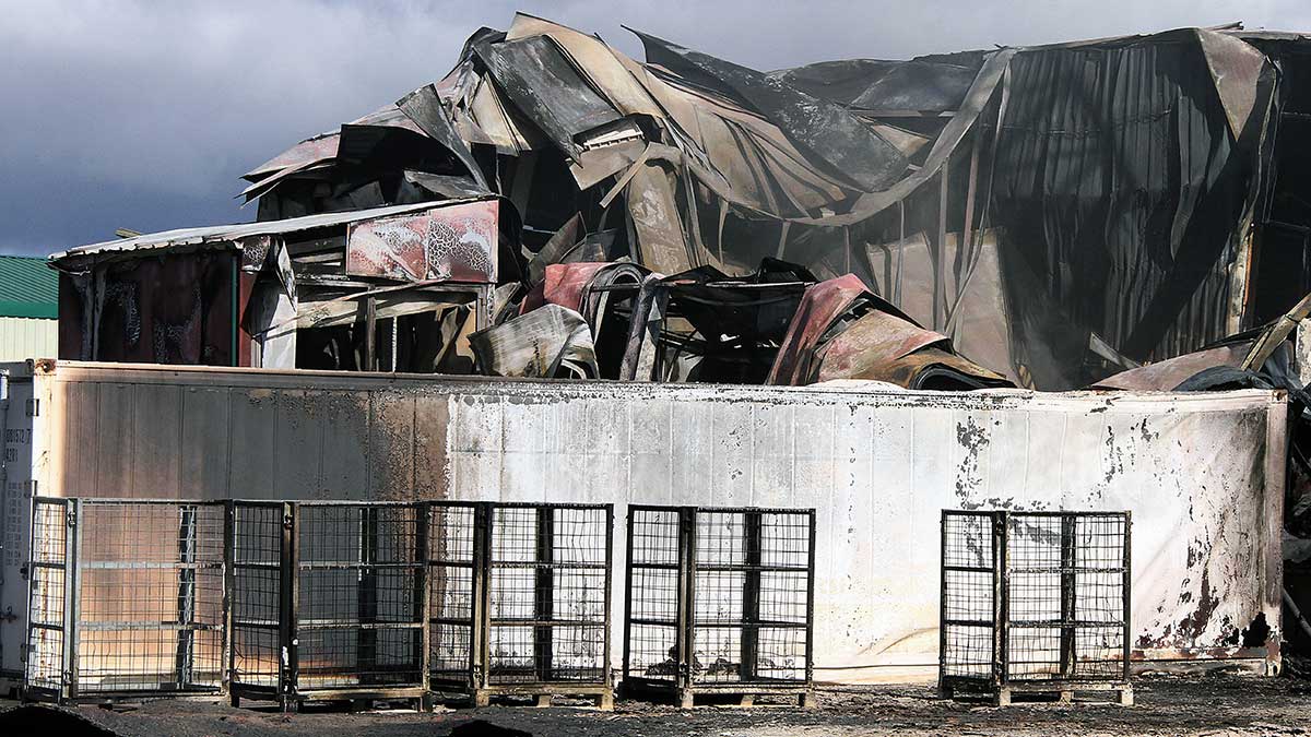 La planta de Embutidos Rodríguez tras el incendio. | ICAL
