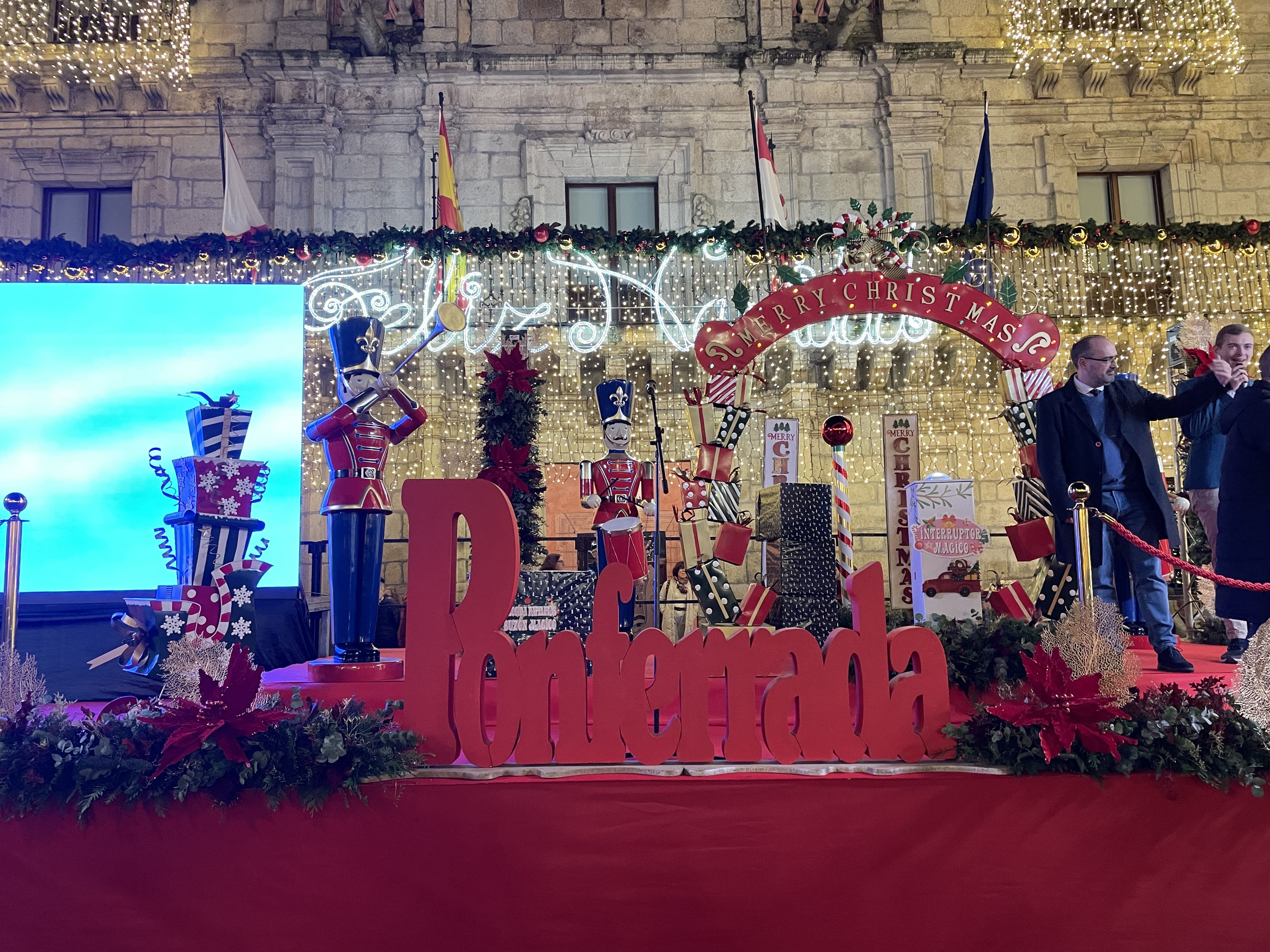 Acto del encendido de las luces. | JAVIER FERNÁNDEZ Acto del encendido de las luces. | JAVIER FERNÁNDEZ