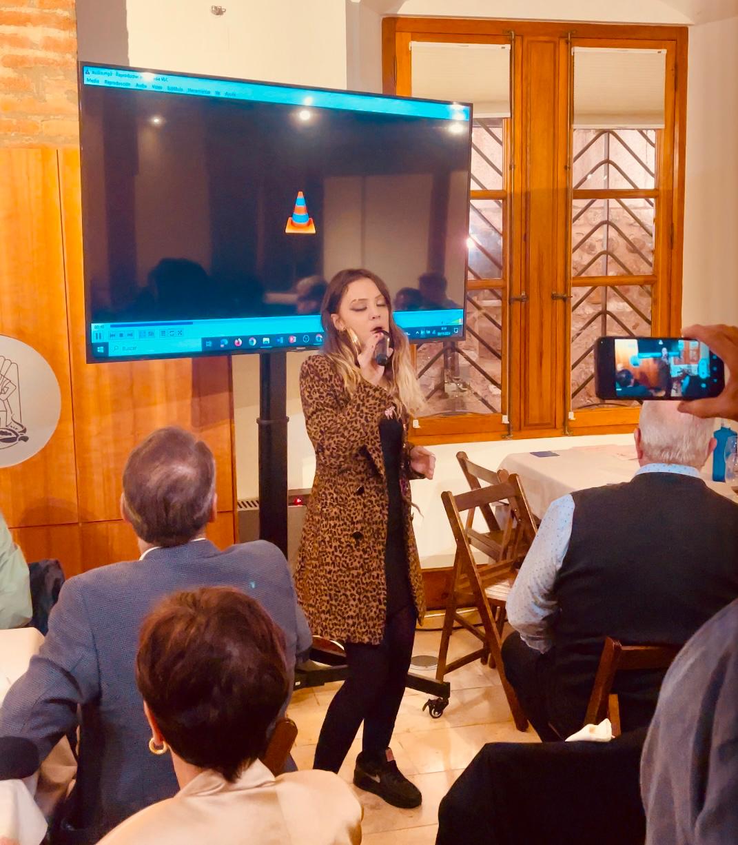 Cantante invitada a la gala, Sara del Riego Cantante invitada a la gala, Sara del Riego