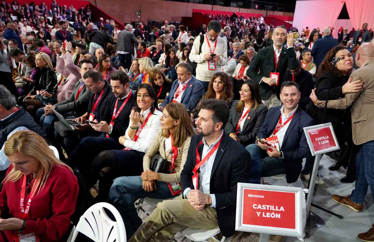  El secretario general del PSCyL, Luis Tudanca, junto a la delegación castellano y leonesa en la Inauguración del 41 Congreso Federal del PSOE. ICAL