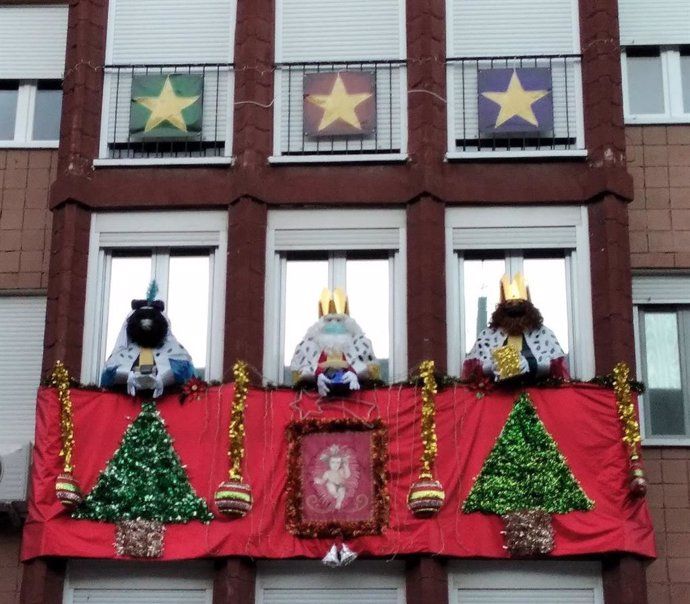 Decoración de Navidad en el balcón de una vivienda. | E.P. Decoración de Navidad en el balcón de una vivienda. | E.P.