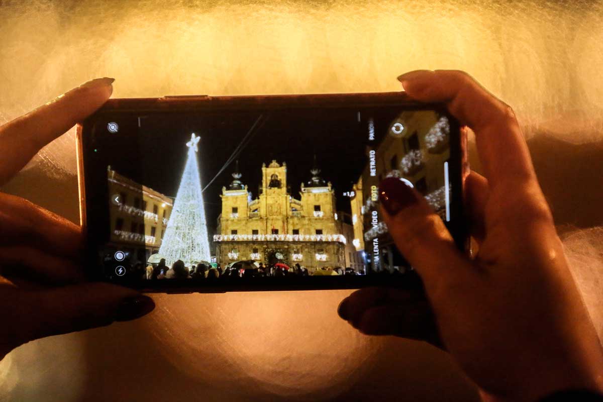 Imagen de archivo de un encendido navideño en Astorga. | CAMPILLO (ICAL) Imagen de archivo de un encendido navideño en Astorga. | CAMPILLO (ICAL)