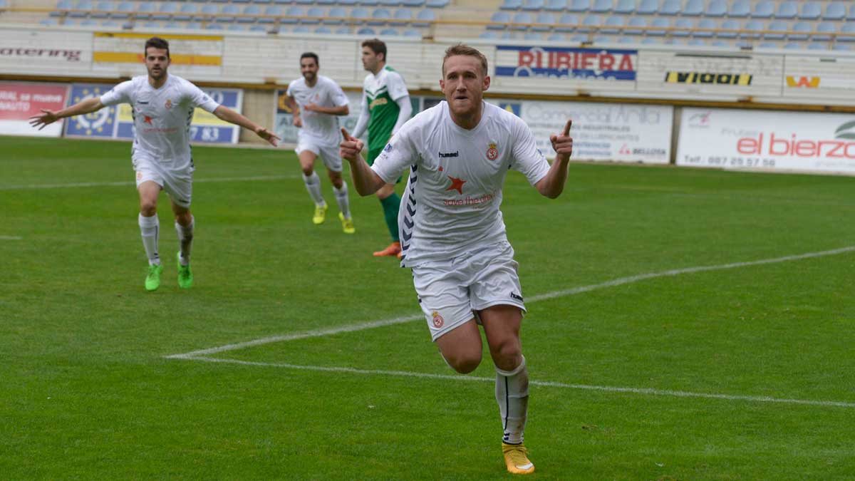 Aketxe celebra un gol en la presente campaña. | MAURICIO PEÑA