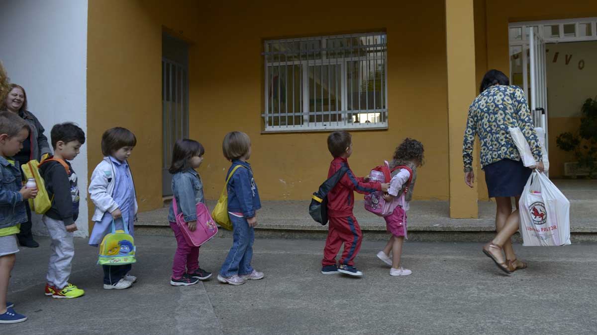 Alumnos de infantil en su primer día de curso en una imagen de archivo. | MAURICIO PEÑA