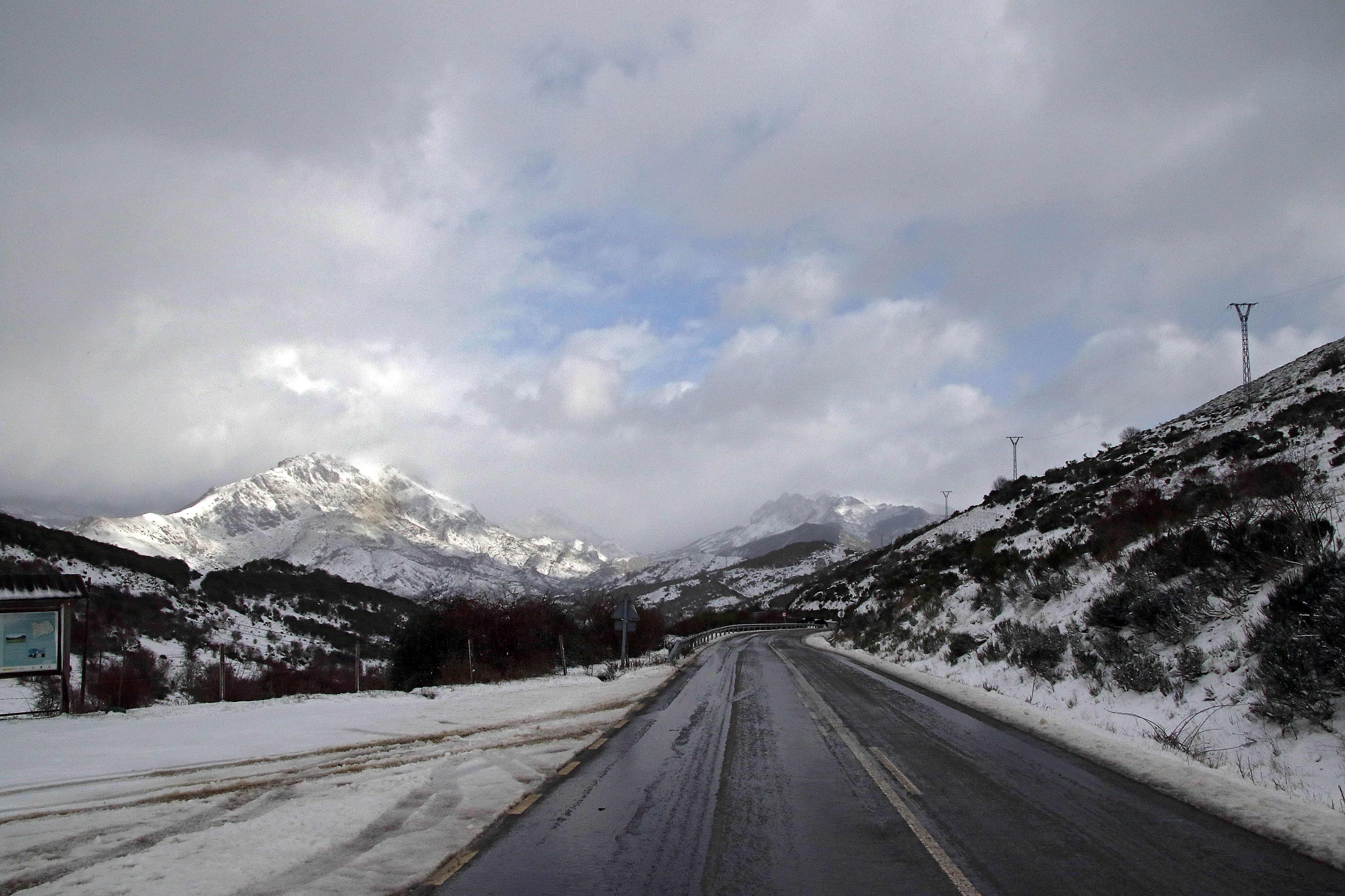 Nieve en el puerto de Pajares Nieve en el puerto de Pajares