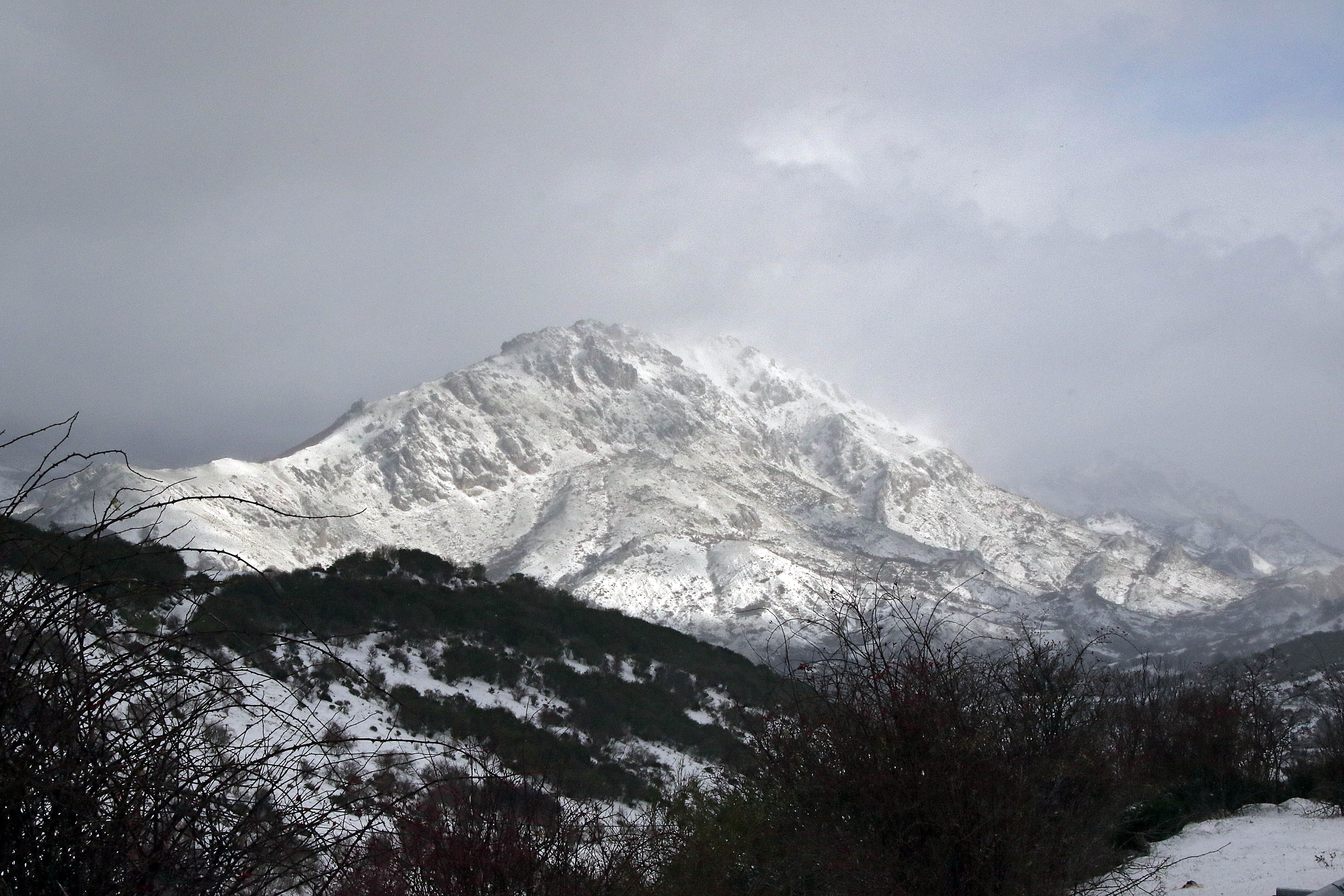 Nieve en el puerto de Pajares Nieve en el puerto de Pajares
