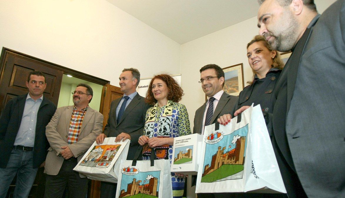 representantes de Sabadell Herrero, el Ayuntamiento de Ponferrada y colectivos empresariales, ayer en rueda de prensa. | César Sánchez (ICAL)