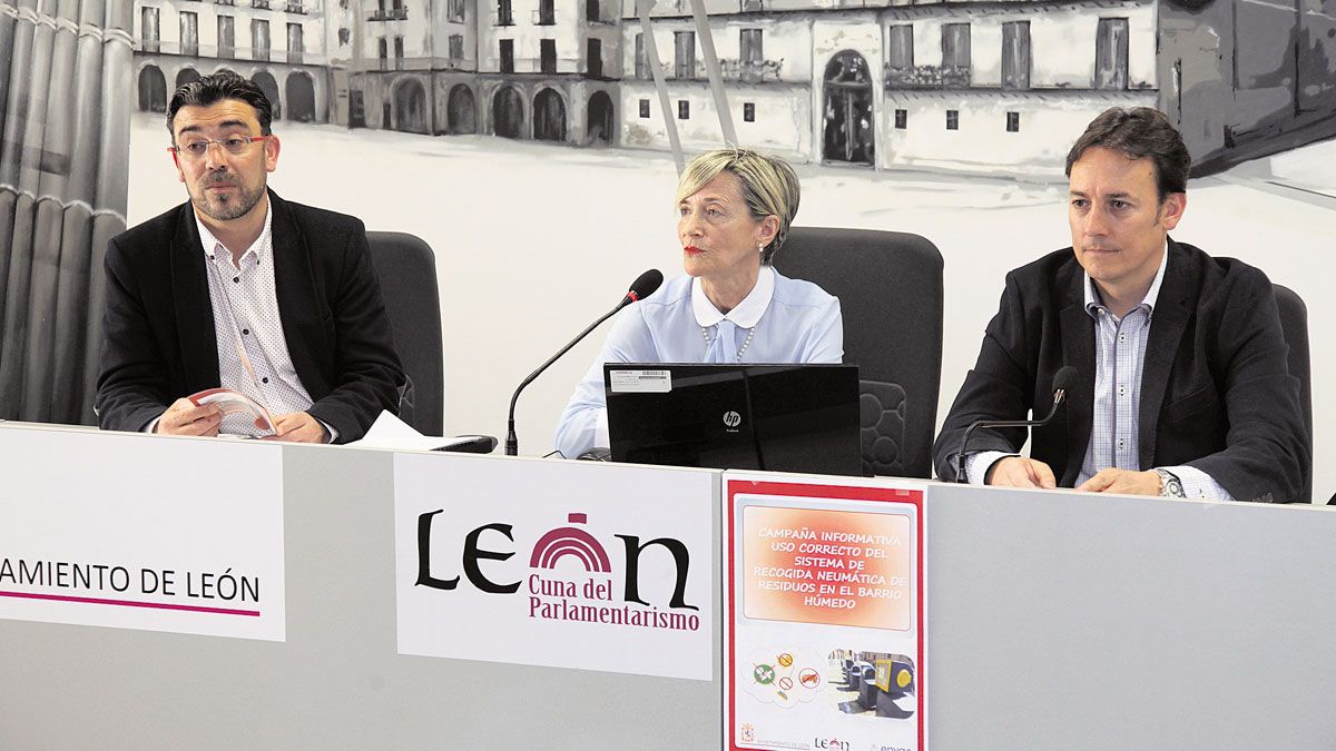 Pedro Llamas, Ana Franco y Juan José Hidalgo presentaron la nueva campaña informativa. | CÉSAR